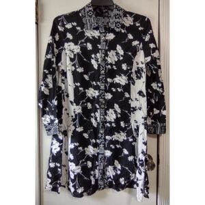 Calessa Black White Mixed print top